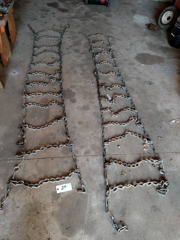 lot 29 image: 24 Tractor Chains...