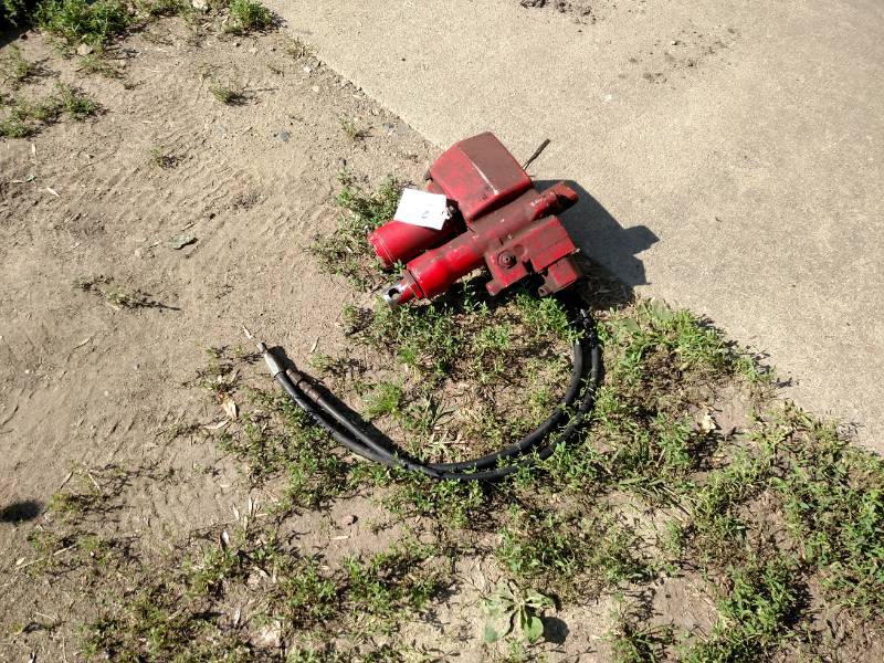 lot 33 image: Snow Plow Pump & (2) Hoses...