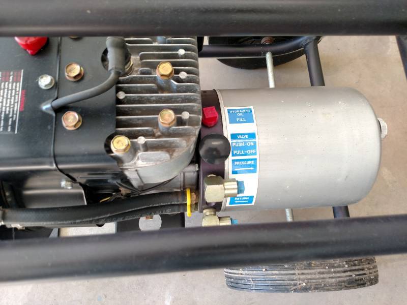 lot 40 image: Kawasakii Gas Powered Hydraulic Pum...