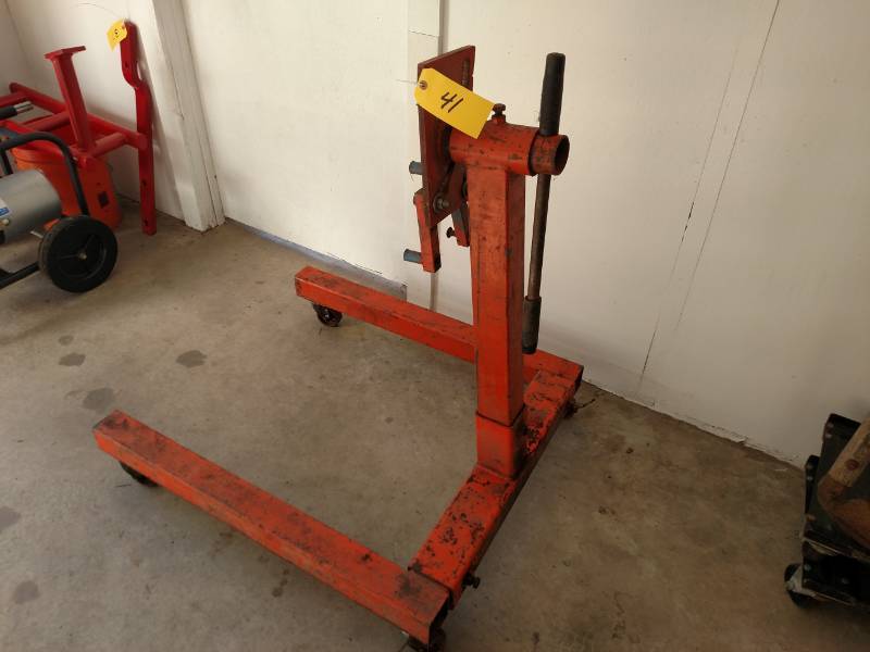 lot 41 image: Heavy Duty Engine Stand...