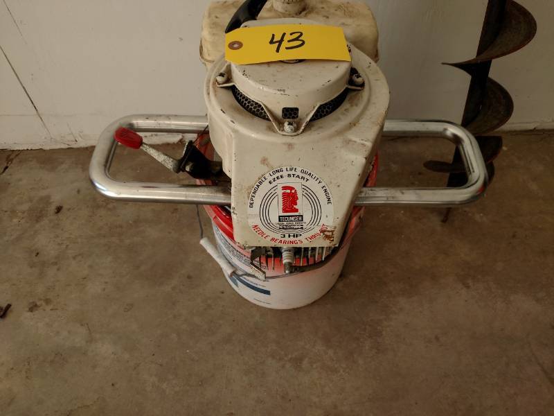 lot 43 image: Auto-Auger  Model G-6 3 hp. Ice Aug...