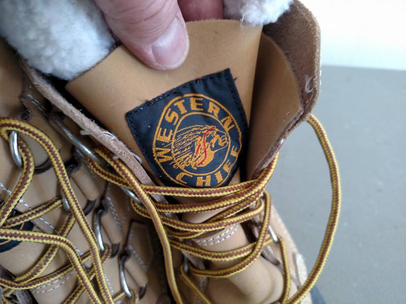lot 70 image: Western Chief Size 11 Snow Boots, N...