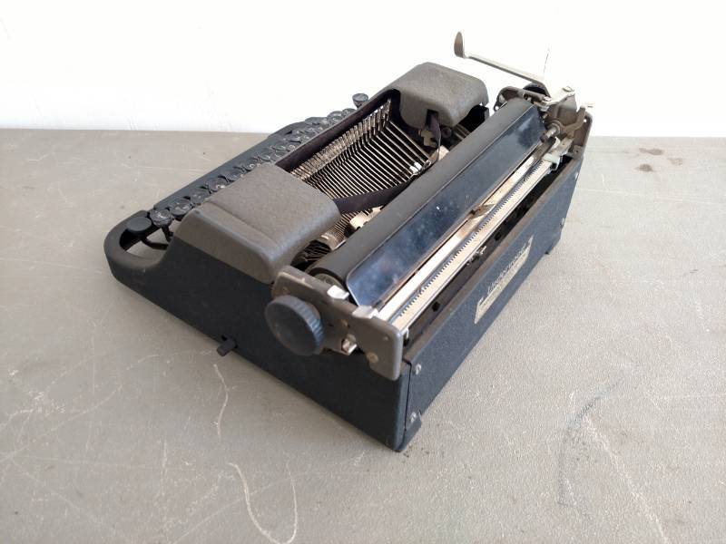 lot 114 image: Vintage Underwood Typewriter...