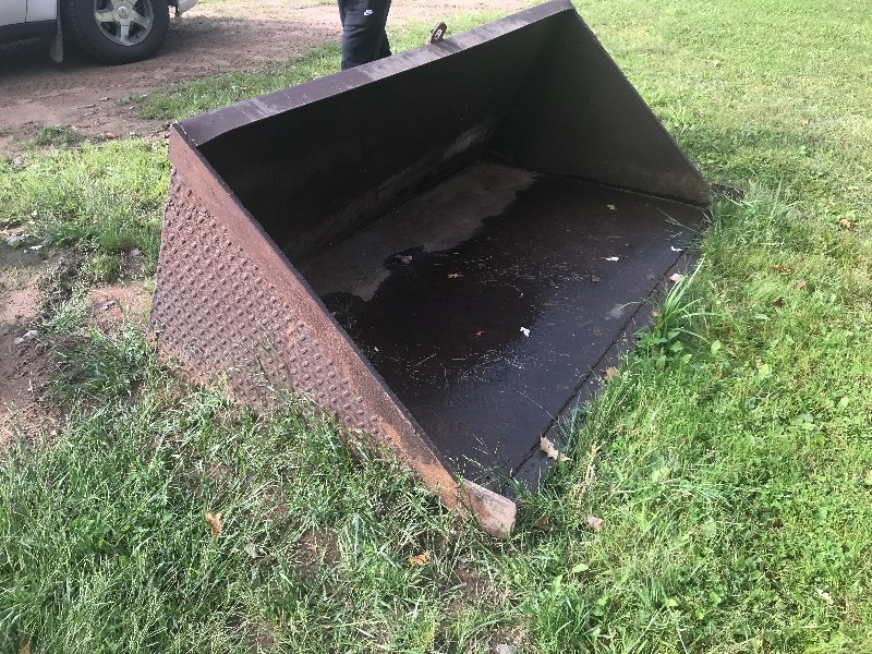 lot 2 image: SKID-STEER SNOW BUCKET
