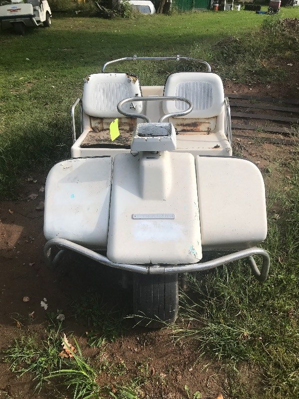 lot 3 image: 3-WHEEL HARLEY DAVIDSON GOLF CART W GAS ENGINE