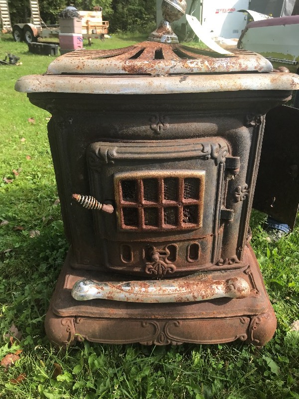 lot 10 image: CAST IRON STOVE