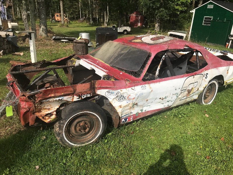 lot 13 image: DIRT TRACK RACE CAR