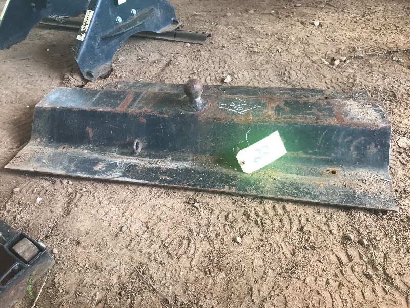lot 22 image: GOOSENECK BALL W MOUNTING PLATE