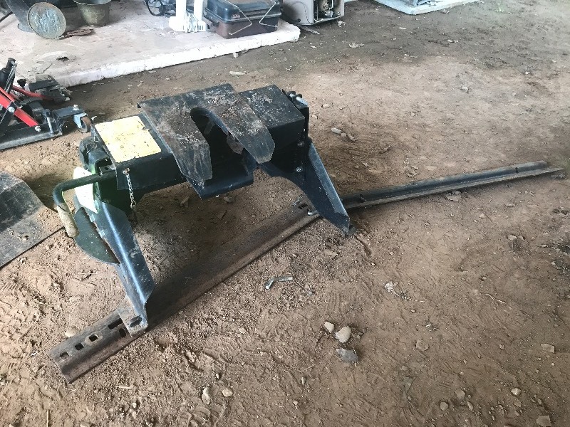 lot 23 image: MODEL ULTRA 16 BY VICTORIA INDUSTRIES W MOUNTING RAILS