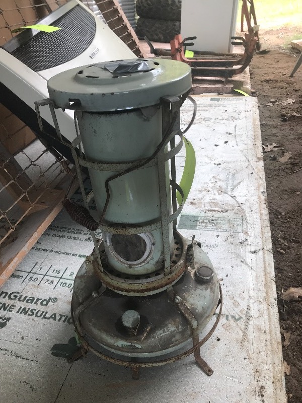lot 26 image: KEROSENE HEATER
