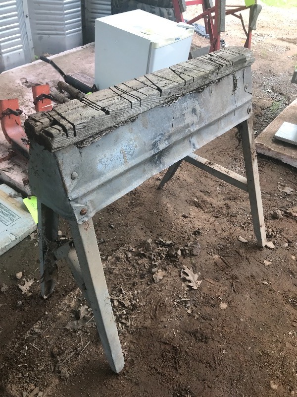 lot 28 image: WORKHORSE ADJUSTABLE PLATFORM BRACKETS SET