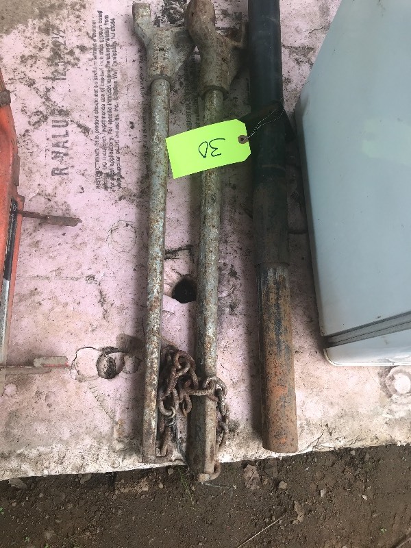 lot 30 image: SET OF ANTI SWAY BARS FOR TRAILER  TRAILER TONGUE JACK