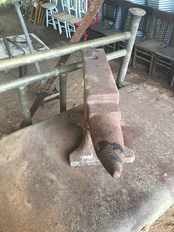 lot 46 image: METAL ANVIL