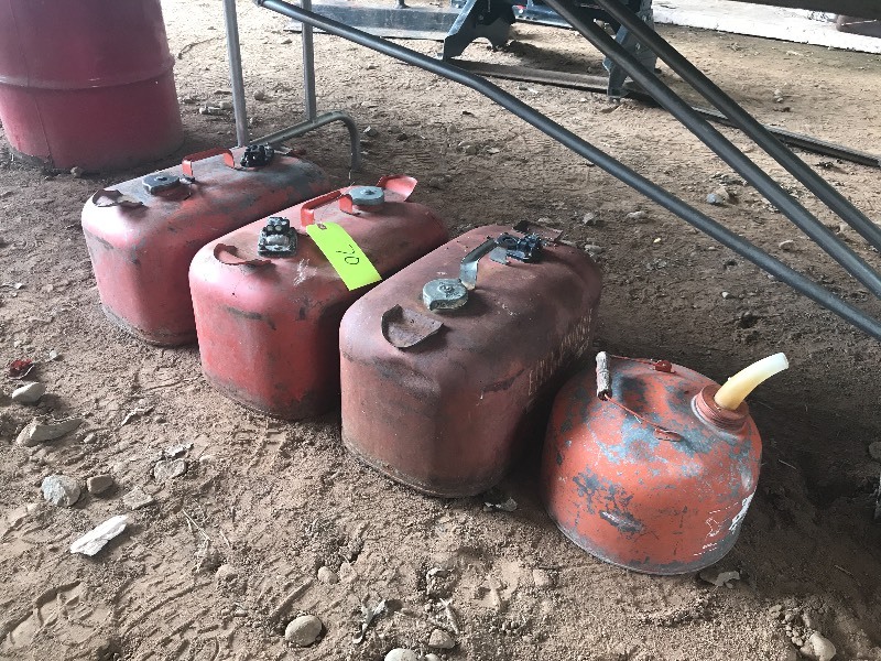 lot 70 image: 3 BOAT GAS CAN  1 ROUND REGULAR GAS CAN