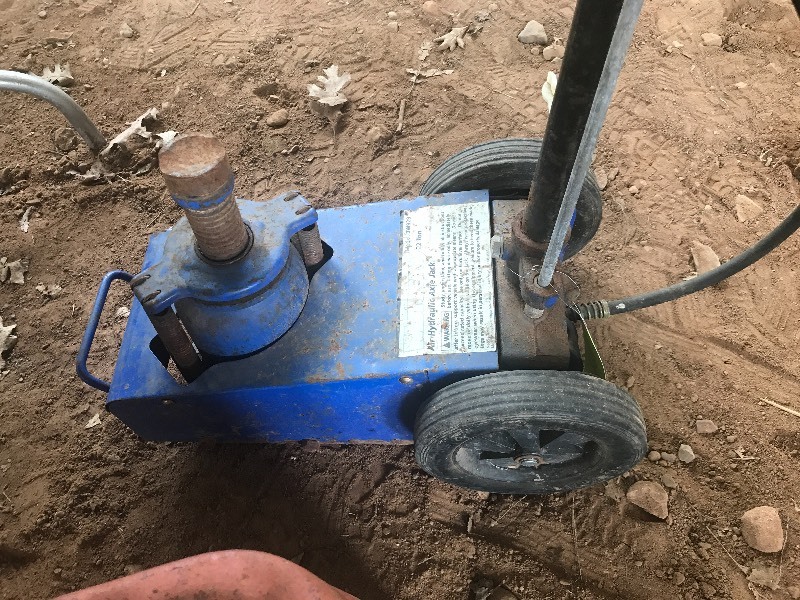 lot 72 image: 22 TON AIR HYDRAULIC AXEL JACK