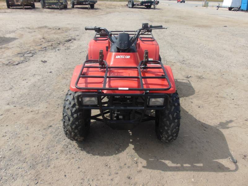 lot 7 image: 2001 Arctic Cat 250 2 x 4 Four Wheeler