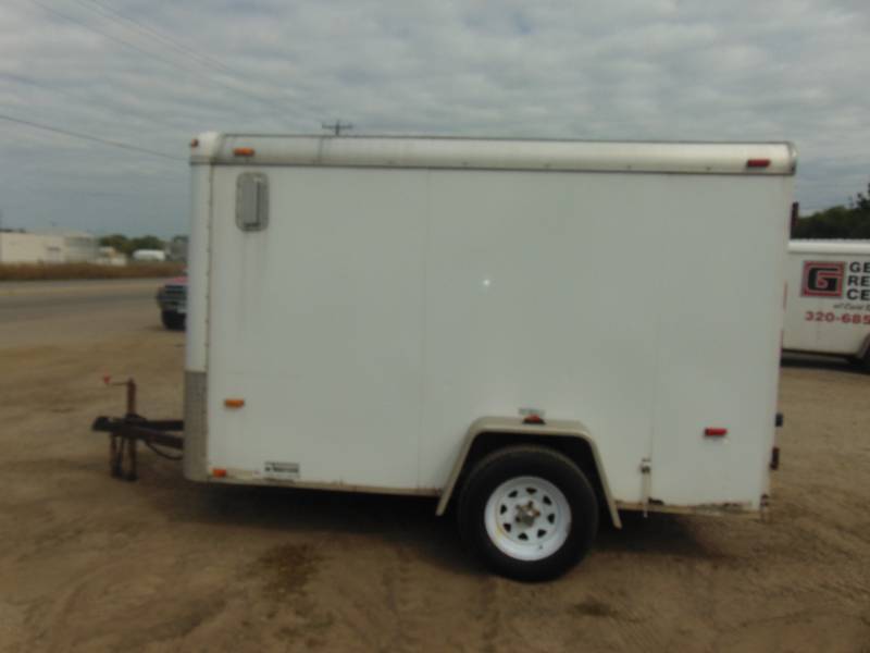 lot 4 image: 2004 Cargo 6 x 10 Enclosed Trailer