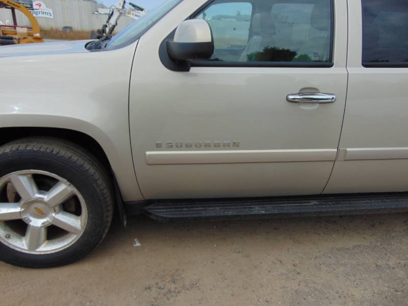 lot 1 image: 2007 Chevrolet Suburban LT 4x4