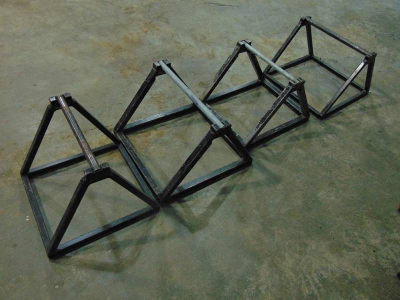 lot 32 image: (4) Spool Stands