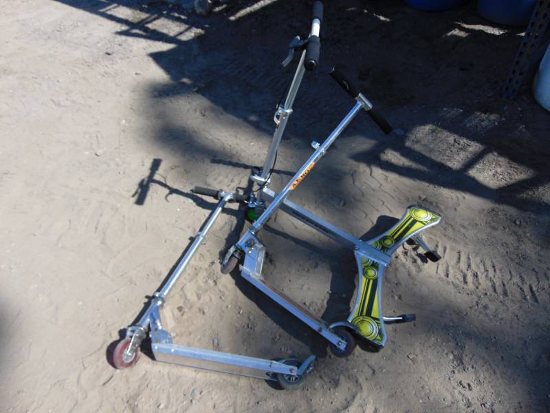 lot 84 image: (3) Scooters