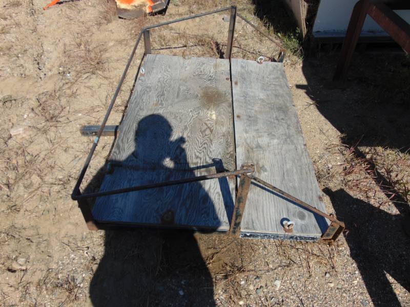 lot 95 image: Large Heavy Duty Hitch Rack