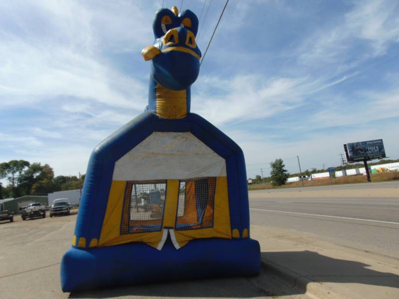 lot 89 image: 12 x 13 Bounce Dragon Jumper With Blower