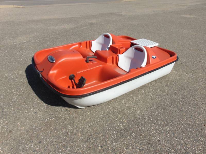 lot 102 image: Pelican Fiji 3 Person Paddle Boat