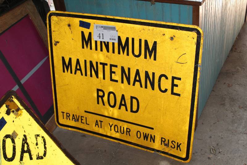 lot 41 image: Minimum Maintenance Road Sign