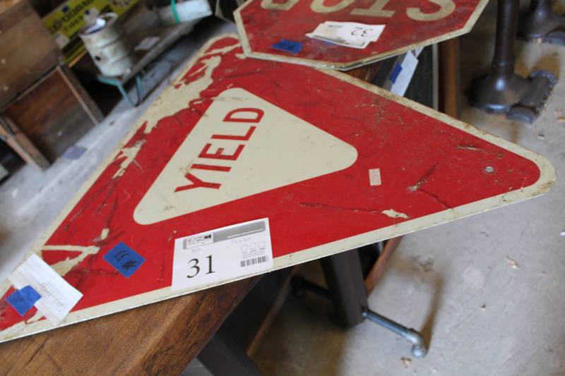 lot 31 image: YIELD Sign
