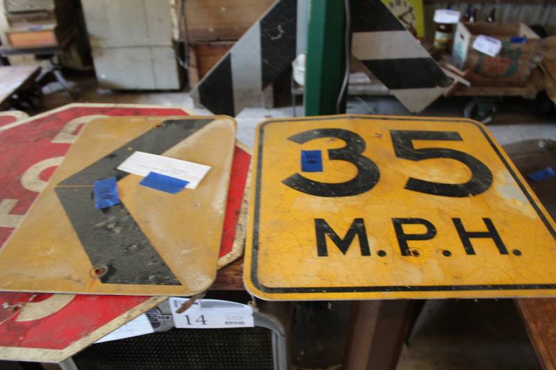 lot 33 image: Lot of (2) Street Signs - 35 mph, Left Arrow