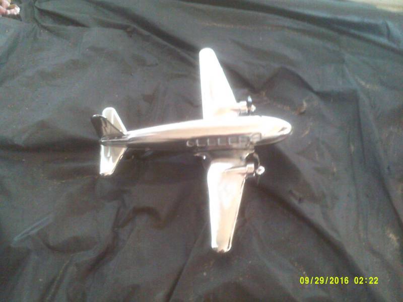 VINTAGE METAL PLANE