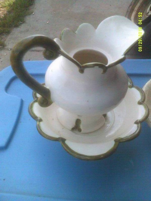 VINTAGE PITCHERS AND WATER BASINS