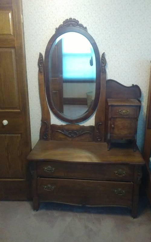 lot 43 image: Antique Dresser 44x20x74