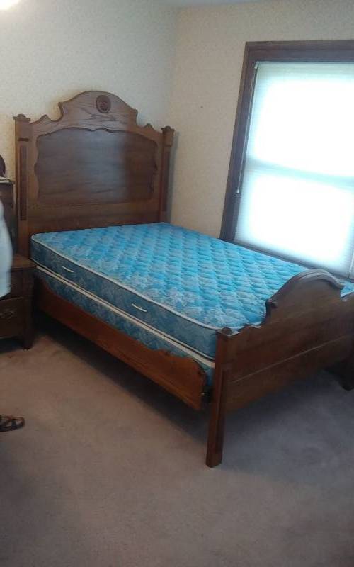 lot 44 image: Vintage Oak Bed 80x55