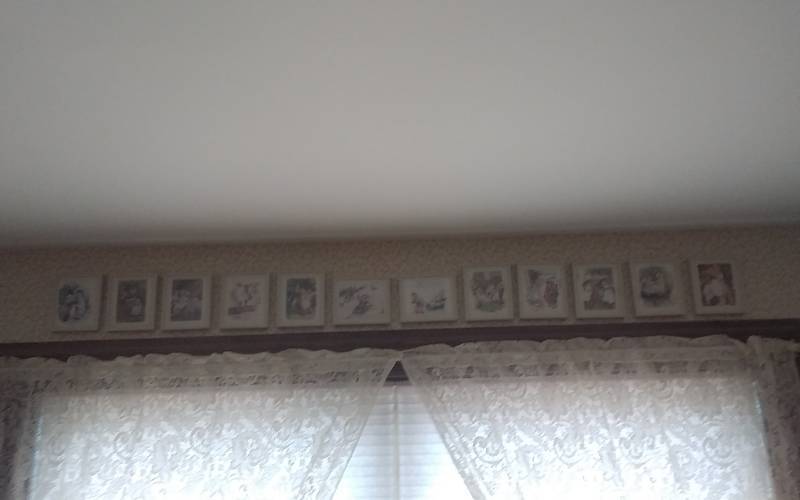 lot 47 image: 12 Little Pictures Children In All Seasons (4x6)