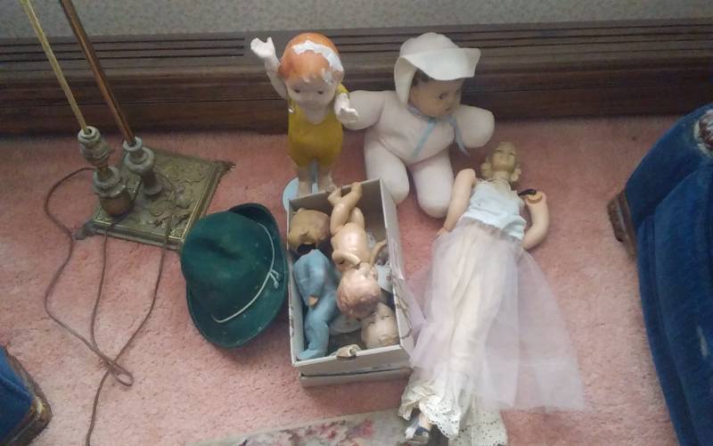 lot 50 image: Lot Of Vintage Dolls