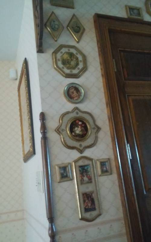 lot 68 image: Wall Decor Large Floral, Victorian Florals