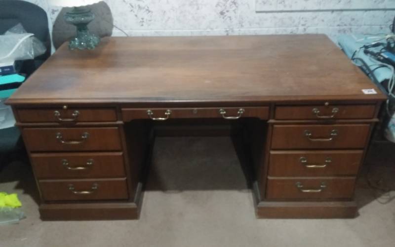 lot 79 image: Large Executive Desk Bring Help To Load-Down Stairs