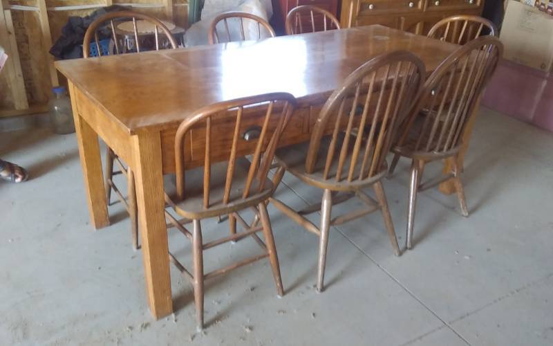 lot 90 image: Large 6 Drawer Oak Farmhouse Library Table 32x72x30 With With 5-Small & 2-Large Bow Back Chairs