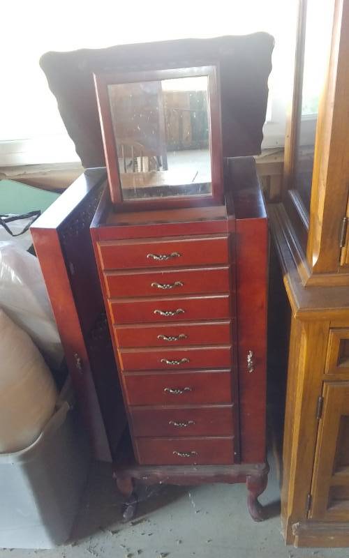 lot 92 image: Jewelry Armoire
