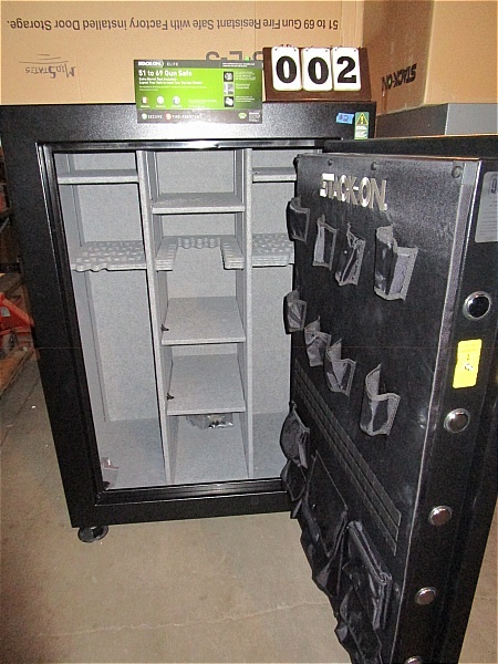 lot 2 image: Stack-On Elite 69 Gun Safe