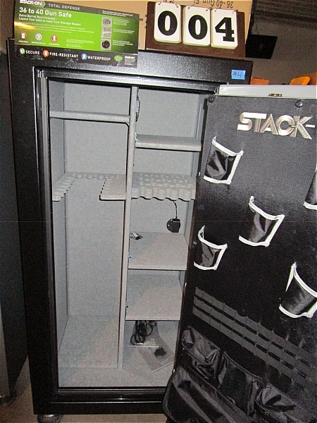 lot 4 image: Stack-On Total Defense 40 Gun Safe