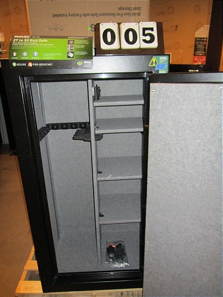 lot 5 image: Stack-On FS Series 24 Gun Safe