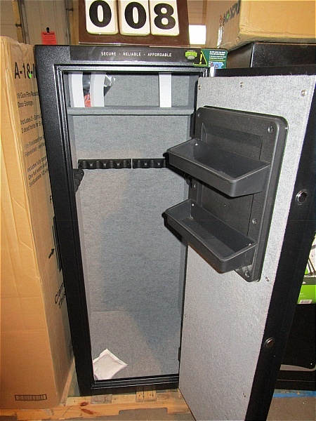 lot 8 image: Stack-On 16 Gun Steel Security Safe