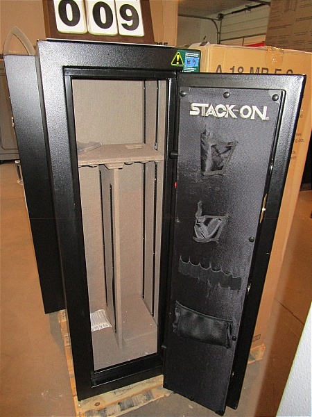 lot 9 image: Stack-On Armorguard 18 Gun Safe