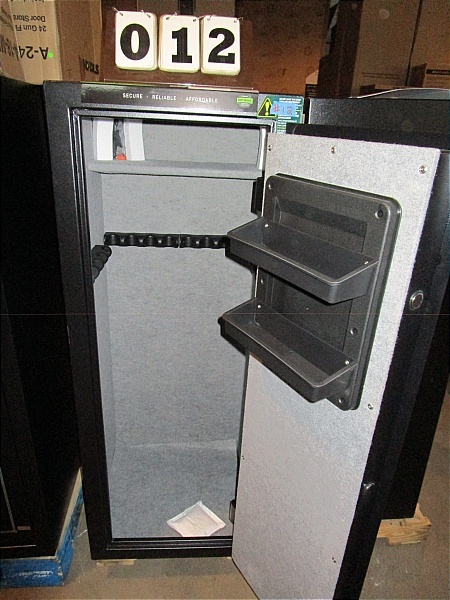 lot 12 image: Stack-On 16 gun Steel Security Safe