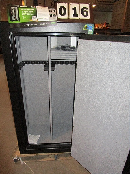 lot 16 image: Stack-On FS Series 14 Gun Safe
