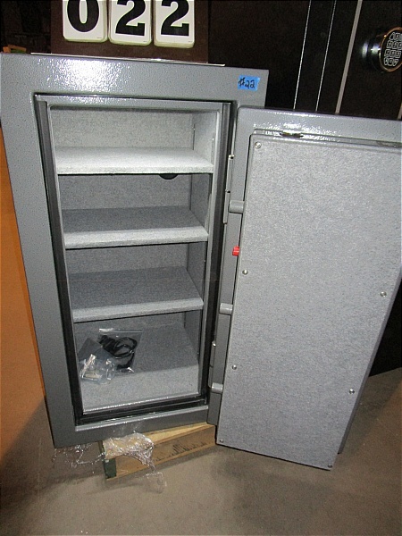 lot 22 image: Stack-On Total Defense Executive Personal Safe