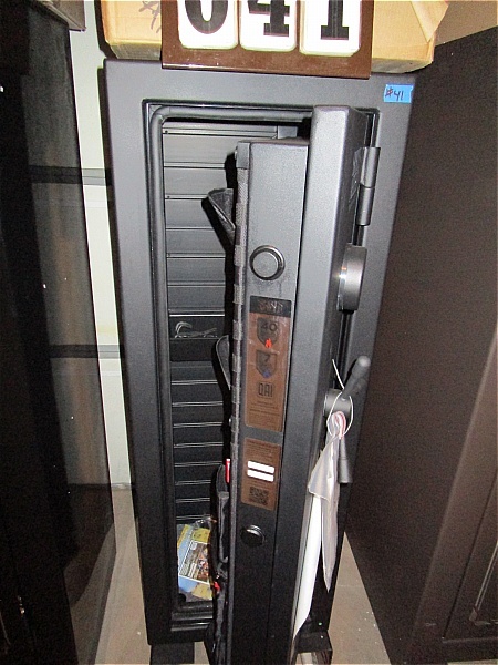 lot 41 image: Sports Afield Tactical LZ 10 Gun Safe