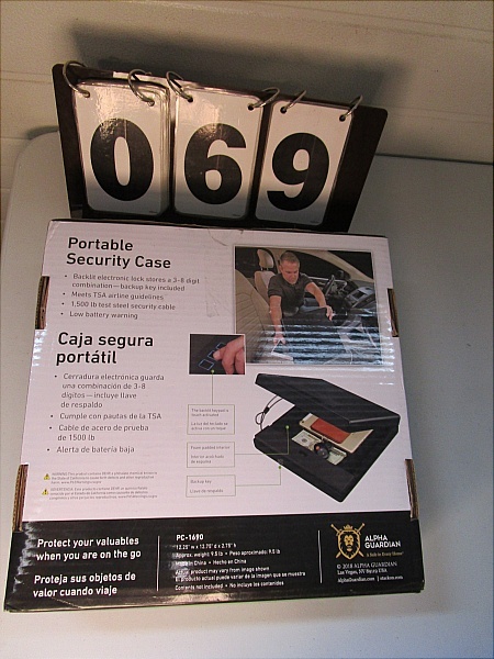 lot 69 image: Stack-On Portable Security Case - Large